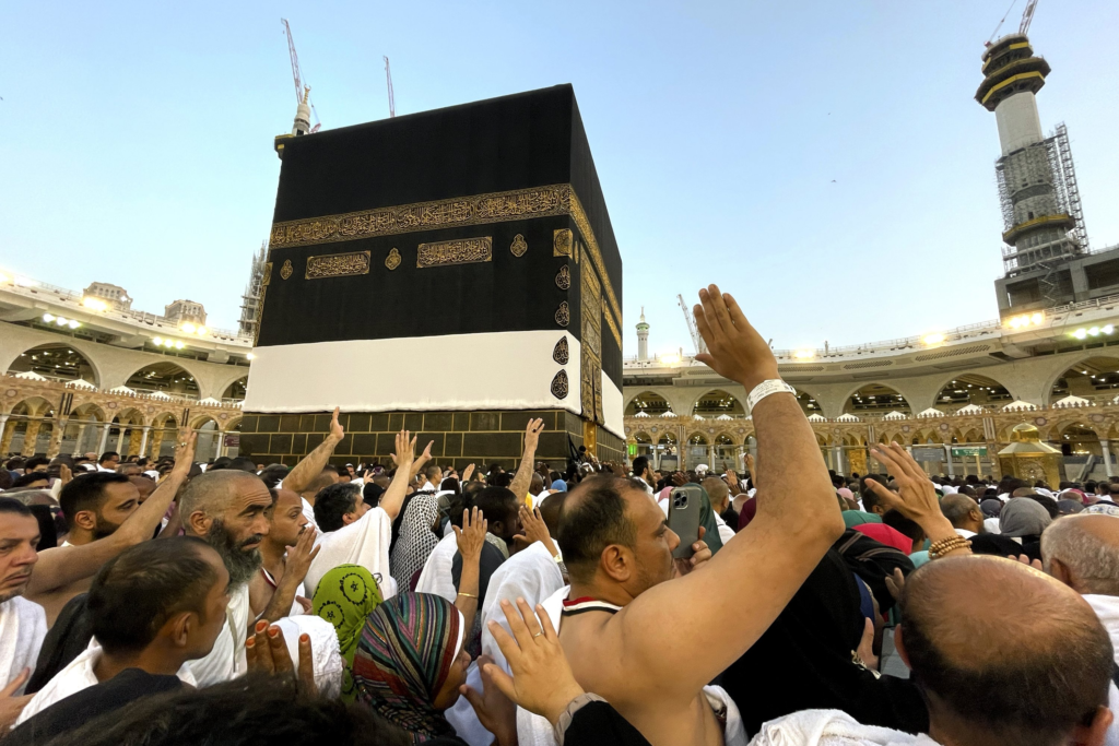 What Do Budget Umrah Packages from London Include?