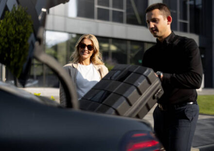 This is where Mellimo steps in, offering professional, comfortable, and punctual car services to JFK Airport designed to make your journey smooth from start to finish.