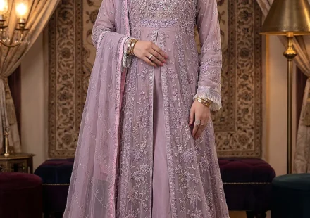 Are Pakistani Dresses Online UK Photos True to Colour?