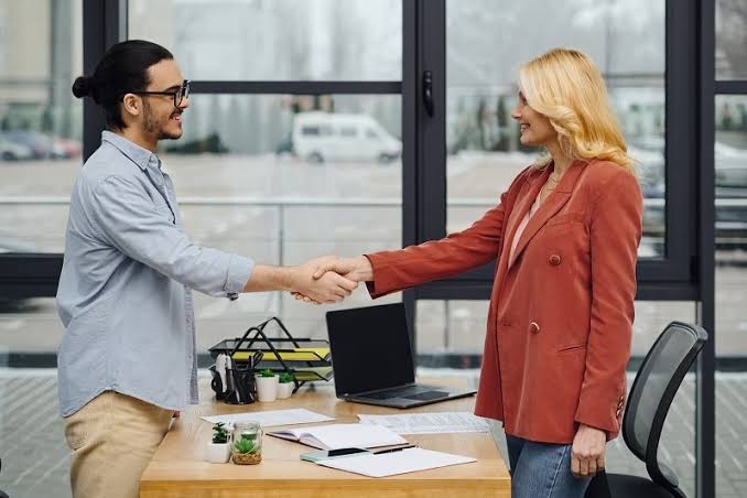 Draft a Service Agreement for a Professional LLC in Sharjah
